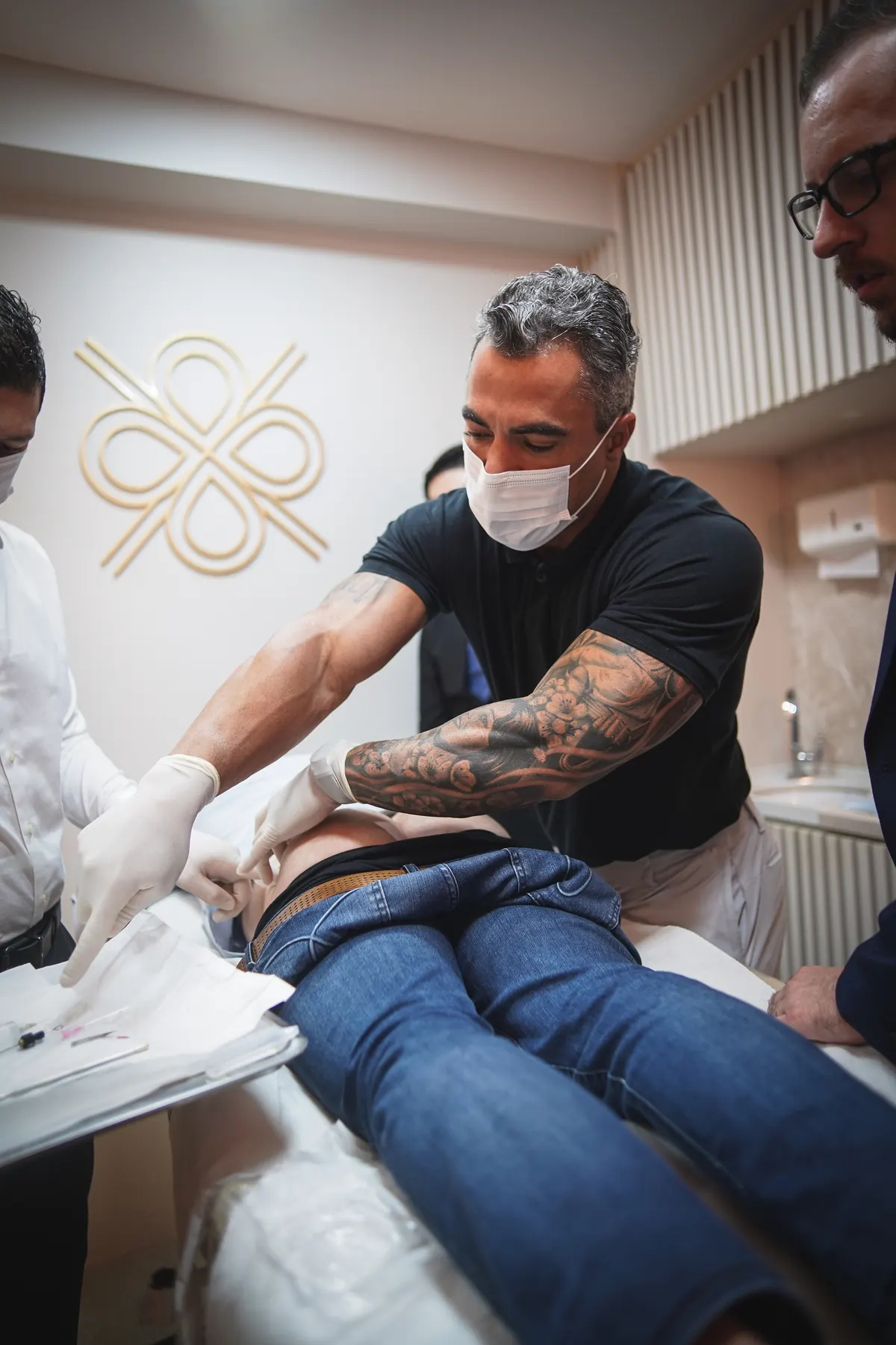 Aula prática de implantes hormonais no SAUTE Express